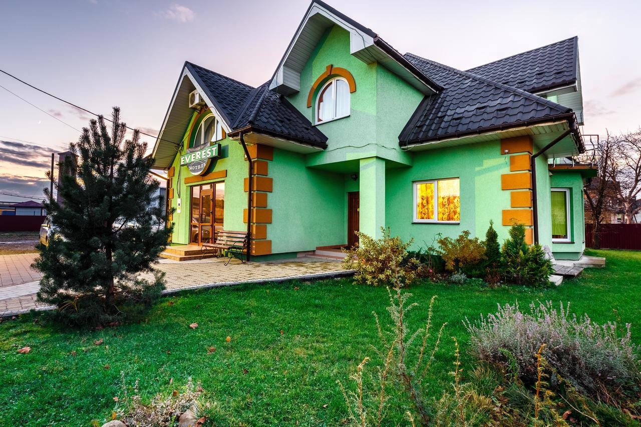 Everest Ivano-Frankivsk Luaran gambar