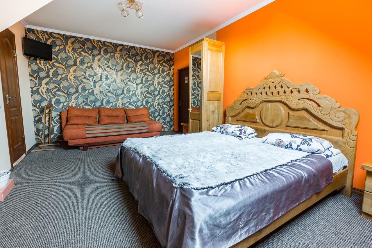 Everest Ivano-Frankivsk Luaran gambar