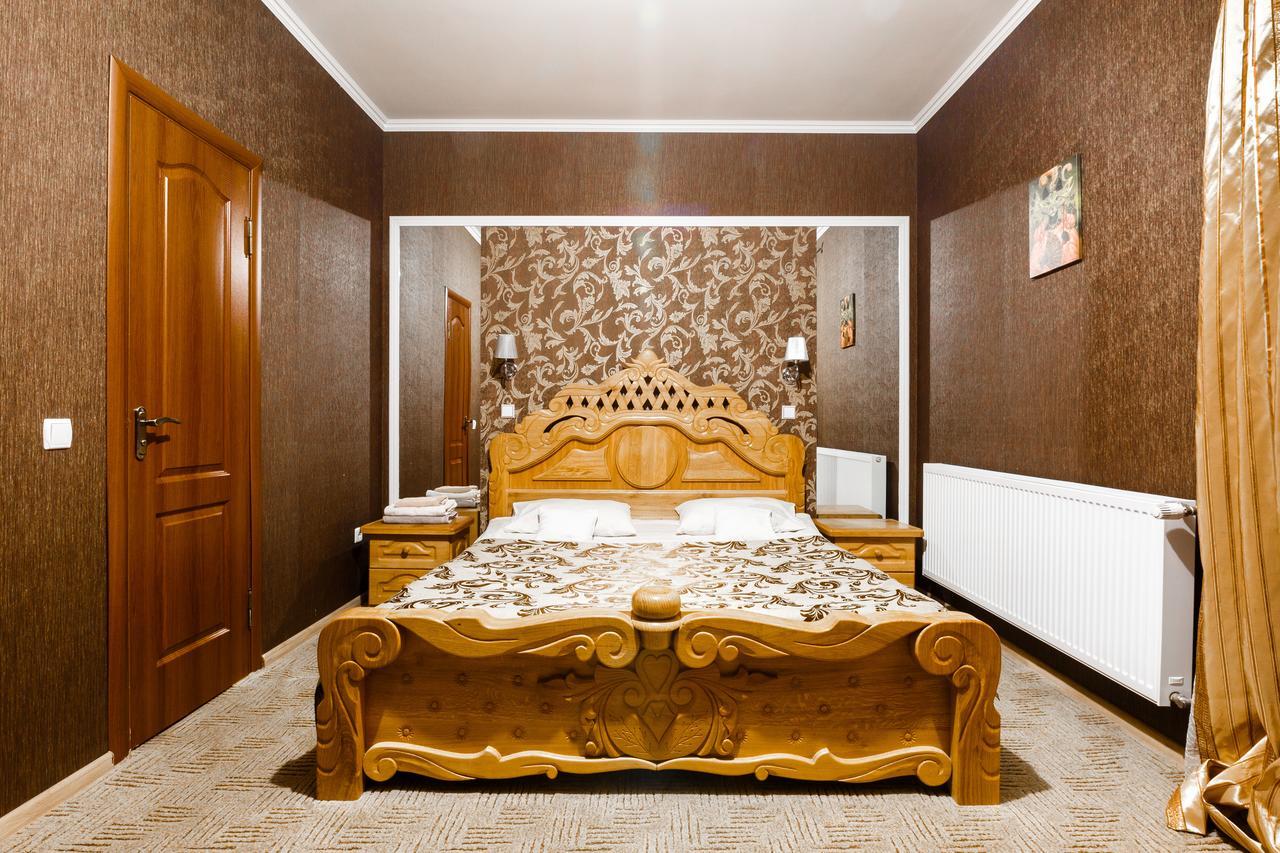 Everest Ivano-Frankivsk Luaran gambar