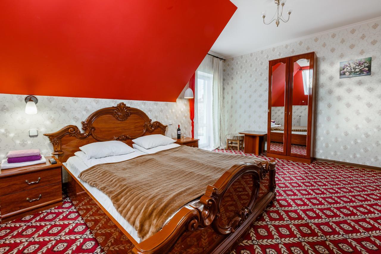 Everest Ivano-Frankivsk Luaran gambar