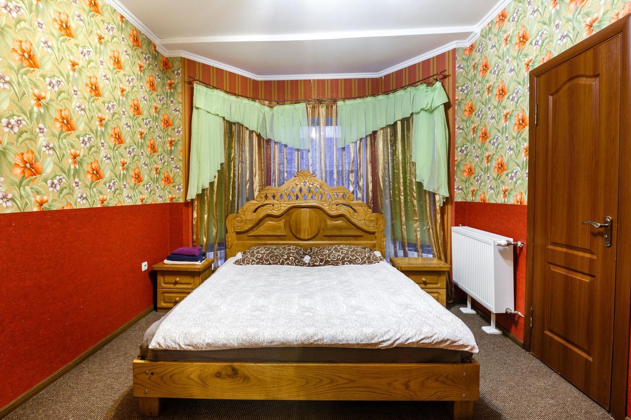Everest Ivano-Frankivsk Luaran gambar